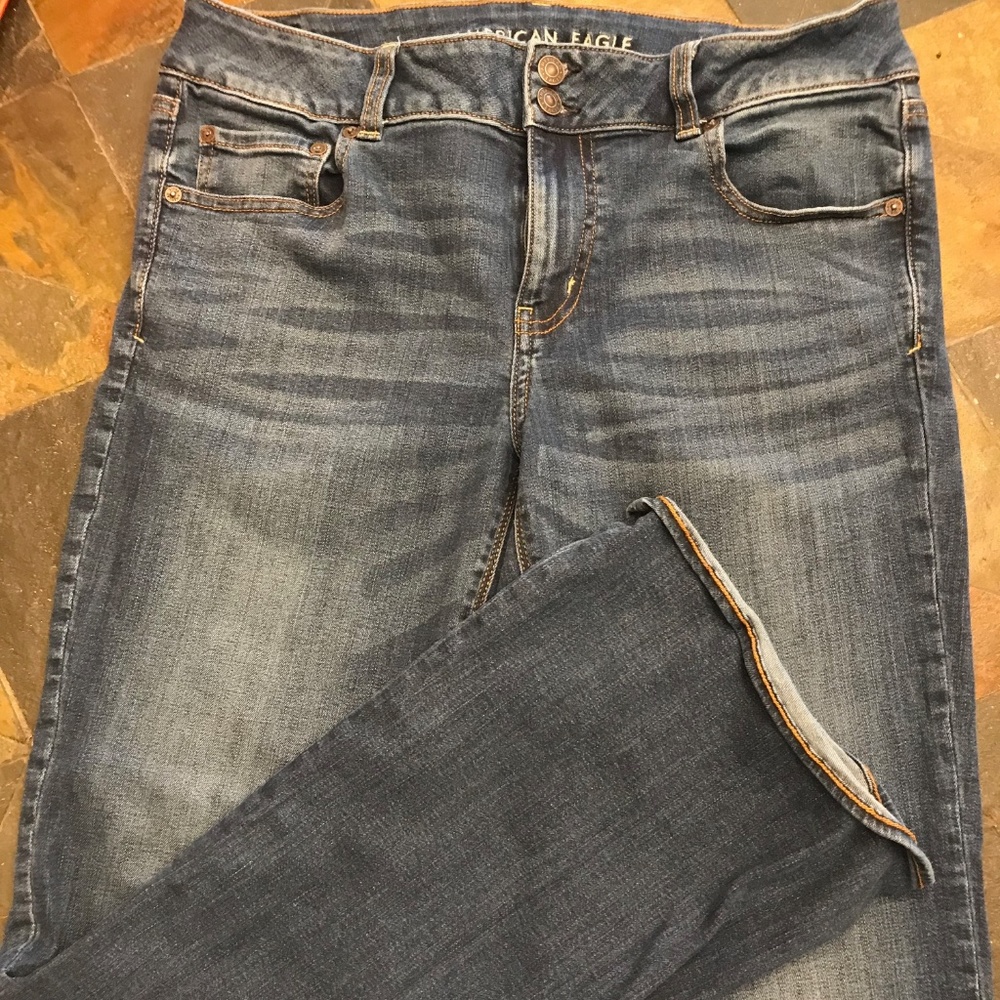 Never Worn-Women's American Eagle Jeans